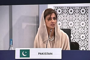 Addressing #Commonwealth FMs Meeting in Kigali, MOS @HinaRKhar underscored centrality of #UN Charter. At a time when democracy, rule of law&good governance are under siege, #CHOGM2022 must reaffirm faith in fundamental values that are bedrocks of pea