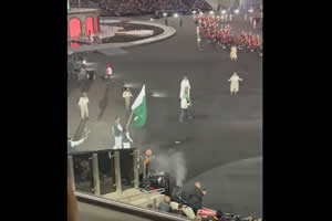 Pakistani athletes flying the flag of Pakistan at the opening ceremony of #CommonwealthGames2022 @birminghamcg22. Pakistan Women Cricket Team is amongst the 122-member strong contingent.