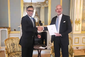 High Commissioner @Tipuusman today presented the working copies of his Letter of Appointment to Mr. Scott Furssedonn-Wood, Vice-Marshal of the Diplomatic Corps at at Lancaster House.