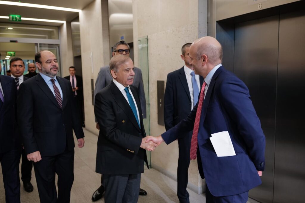 Prime Minister Shehbaz Sharif being recieved by Chief Executive Officer Mr David Schwimmer on his arrival at the London Stock Exchange